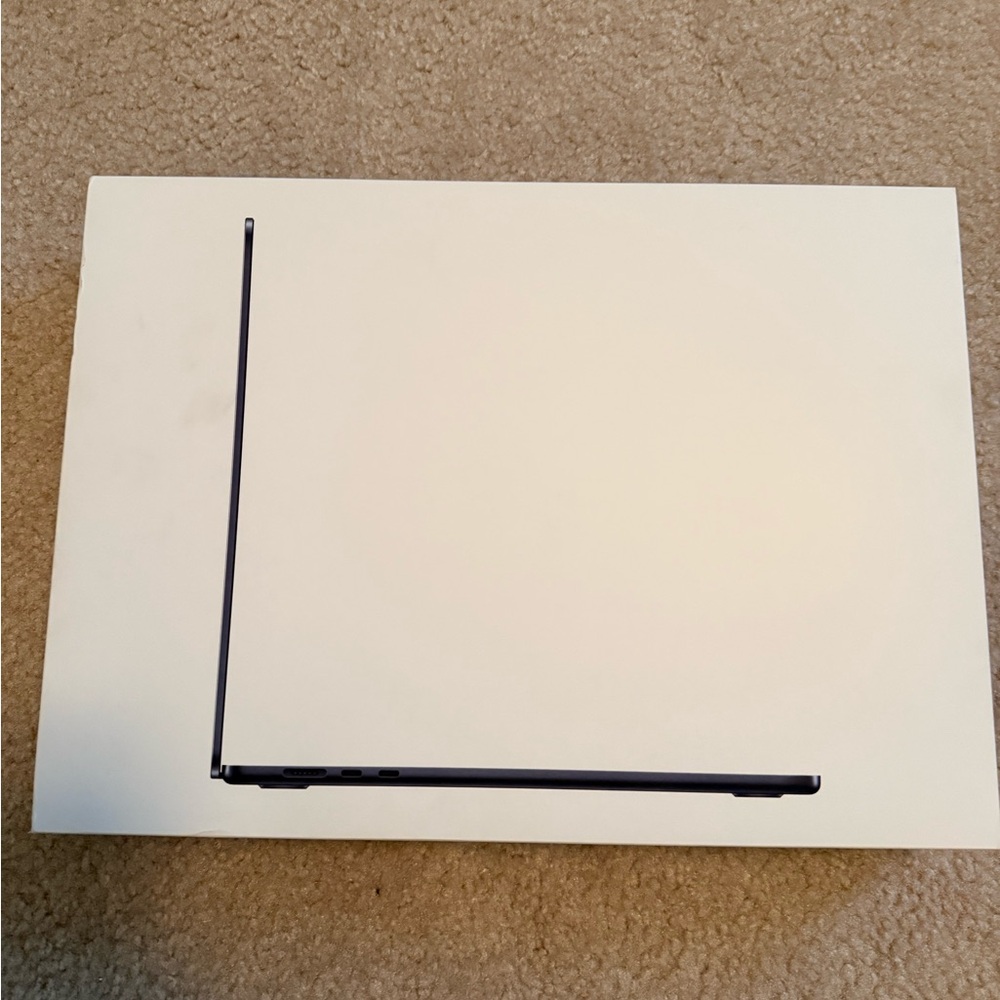 Apple MacBook Air M2 Processor 15 inch - Picture 5 of 6